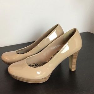 Patent leather (synthetic) nude pumps